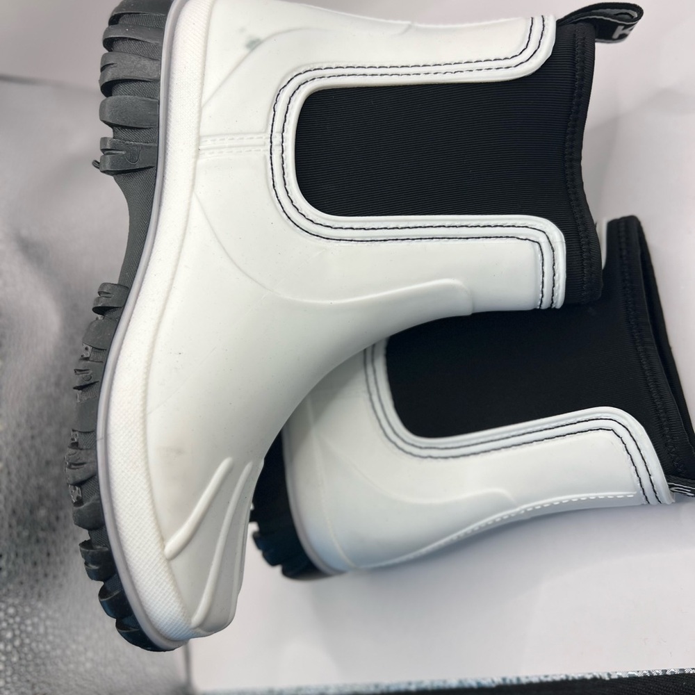 Michael Kors White and Black Boots NWOB - Picture 5 of 8